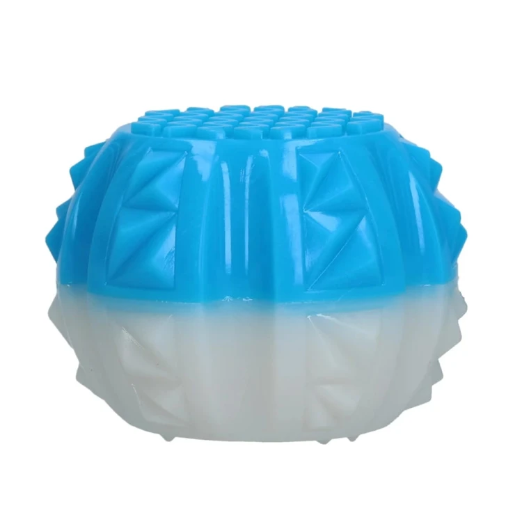 Coolpets-ICE-BALL-chlodzaca-zabawka-dla-psa1.webp