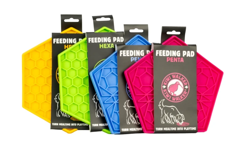 Kiwi-Walker-Penta-Feeding-Pad-Maxi-mata-do-lizania-dla-psa-i-kota-rozowa3.webp