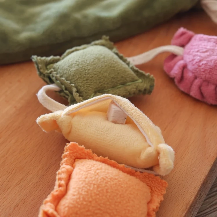 Pups--Bubs-RAVIOLI-zabawka-wechowa3.webp